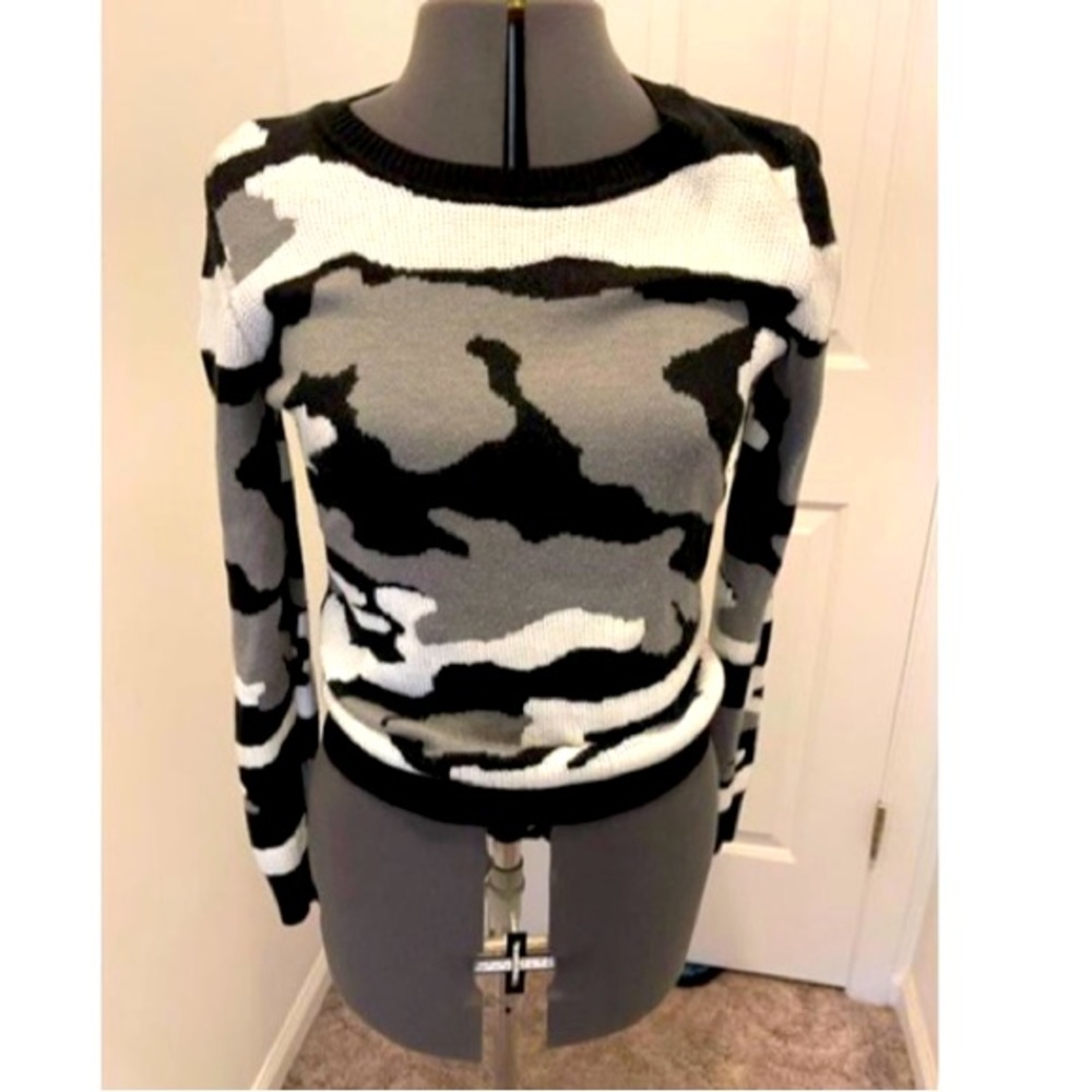 Marc Jacobs multi color pullover sweater beautiful with sequins No snags orpiles